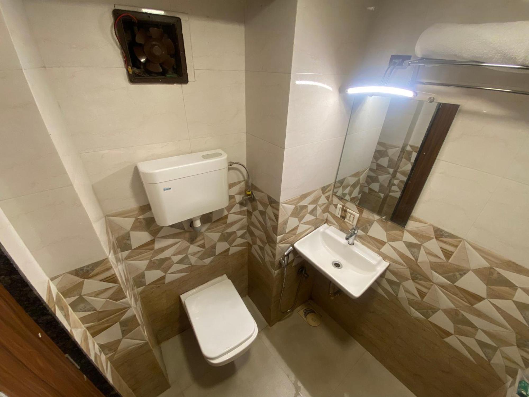 Hotel Jodiya - Near Cst มุมไบ ภายนอก รูปภาพ
