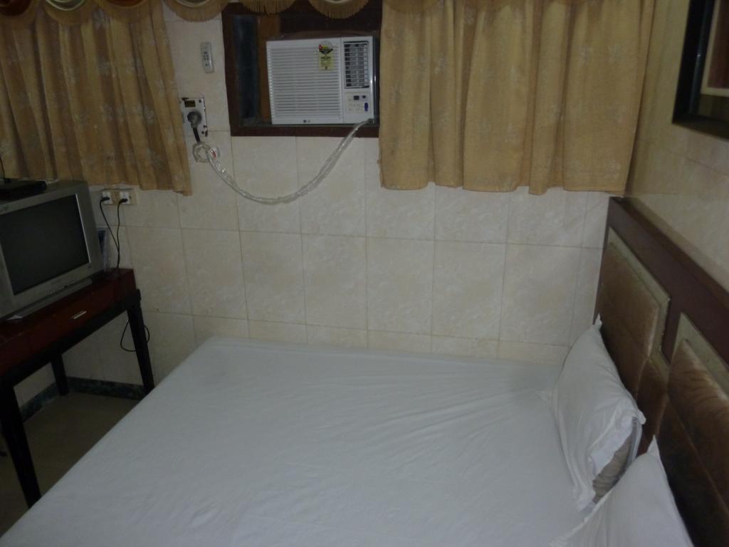 Hotel Jodiya - Near Cst มุมไบ ภายนอก รูปภาพ
