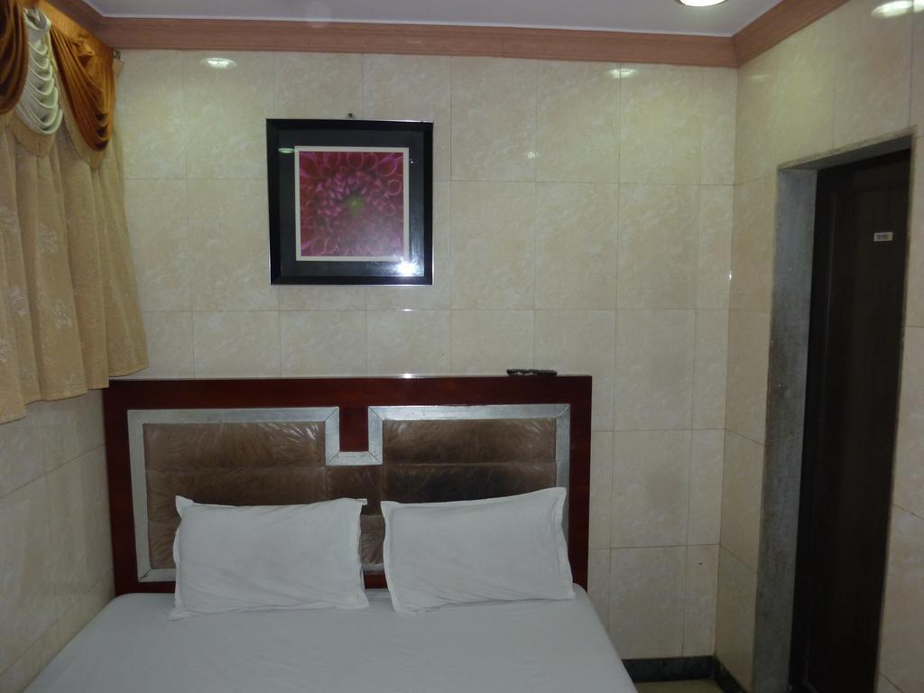 Hotel Jodiya - Near Cst มุมไบ ภายนอก รูปภาพ